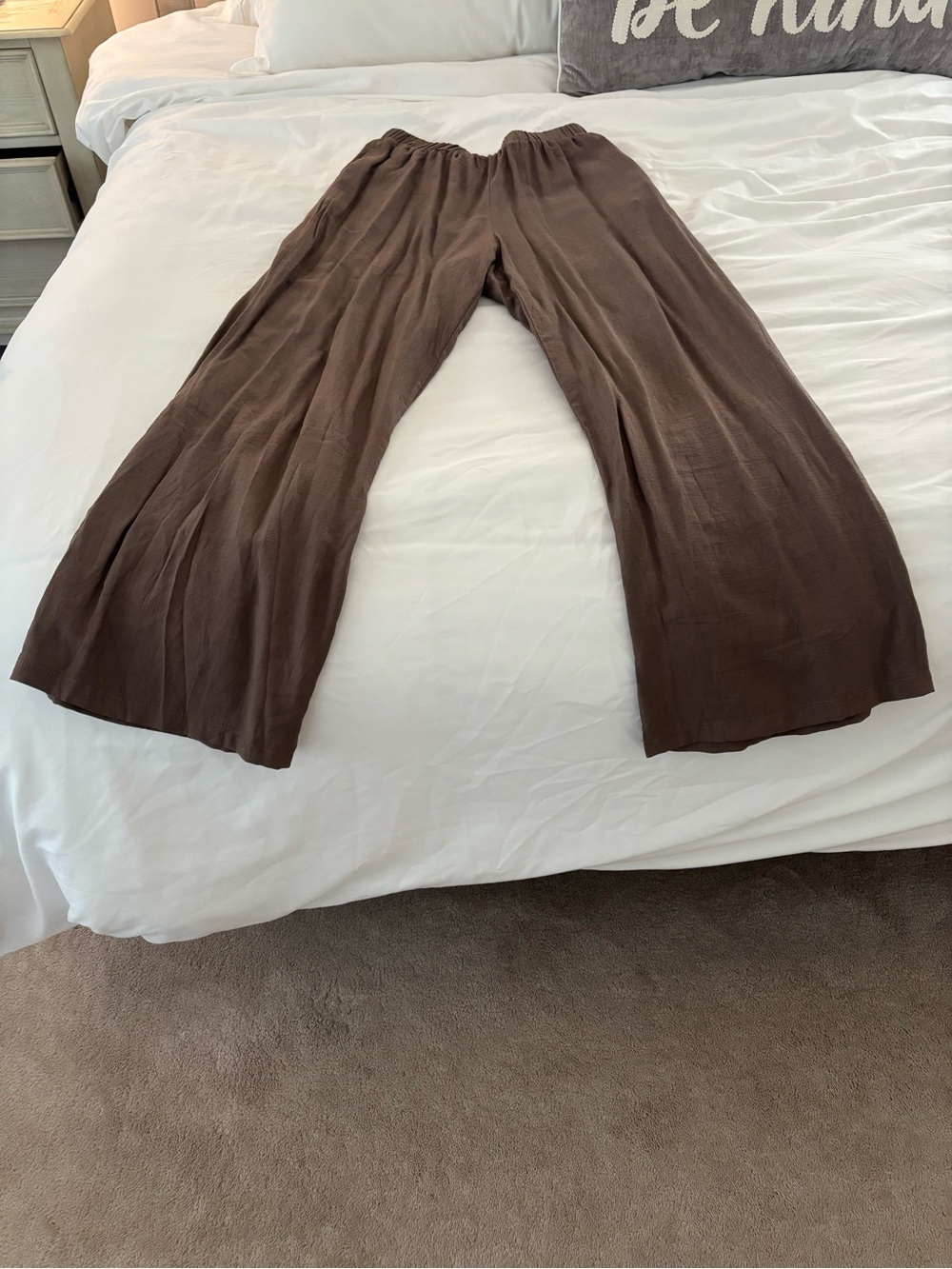 Woman’s Wide-Leg Brown Knit Pants